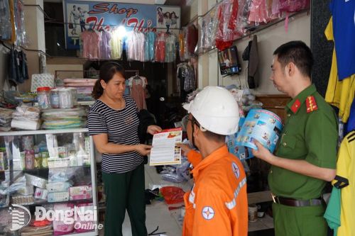 Tuyên truyền an toàn điện và phòng cháy cho hộ dân, doanh nghiệp và khu nhà trọ