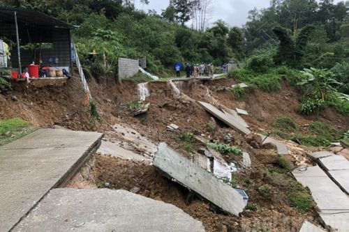 Hình ảnh mưa lớn gây ngập lụt, sạt lở đất nghiêm trọng trên địa bàn thành phố Lạng Sơn