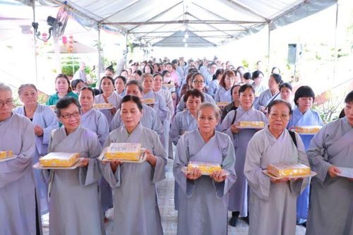 Ni viện Vạn Hạnh (TP.Thủ Đức) dâng y nhân mùa Vu lan - Báo hiếu Phật lịch 2568
