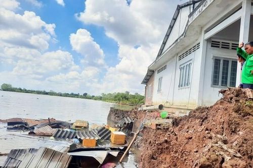 Báo động đỏ vì sạt lở bờ sông, kênh rạch tại Đồng bằng sông Cửu Long