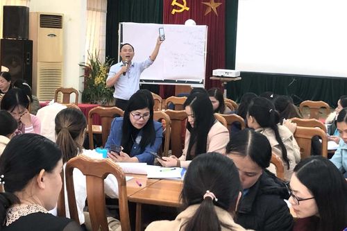 Đối thoại chính sách - nâng cao vai trò của phụ nữ