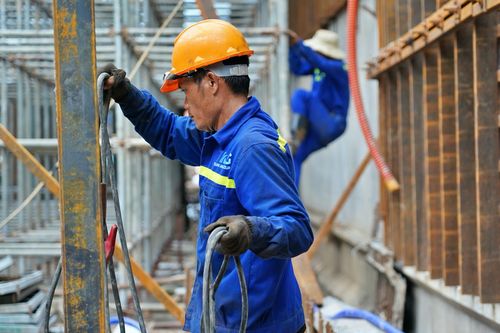 Công nhân tất bật thi công hầm chui 830 tỷ đồng ở TP.HCM