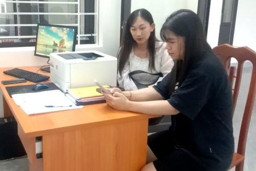 Bất ngờ nhận được hơn 300 triệu đồng trong tài khoản, cô gái vội đến công an trình báo