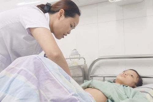Hoa mắt chóng mặt, bé 9 tuổi ở Quảng Ninh đi khám bất ngờ phát hiện thiếu máu nặng do viêm loét dạ dày tá tràng