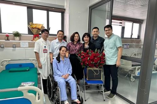 Nữ bác sĩ bị kính rơi vào người được xuất viện, sẽ tiếp tục làm việc ở bệnh viện K