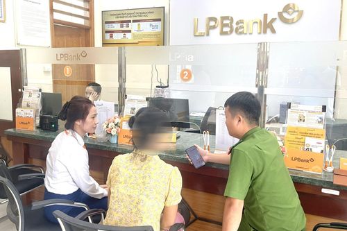 Suýt mất tiền vì món quà tình cảm của 'bạn trai ngoại quốc'