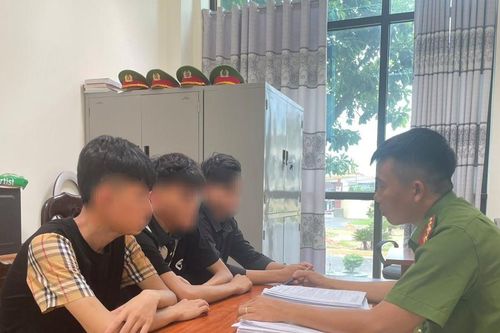 Khởi tố 4 đối tượng gây rối trật tự để 'ra oai' với người khác