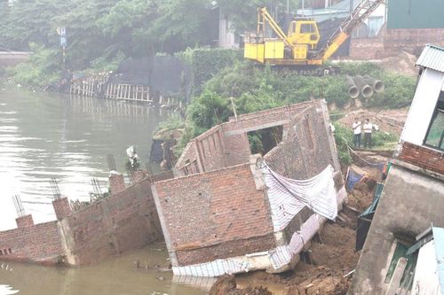 Bắc Ninh công bố tình huống khẩn cấp về thiên tai làm sạt lở bờ sông tại phường Vạn An