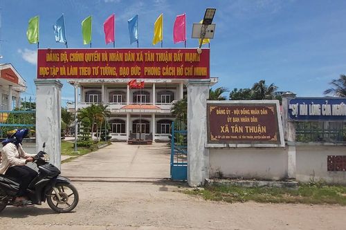 Cà Mau: Cách chức Phó Văn phòng HĐND-UBND huyện Đầm Dơi
