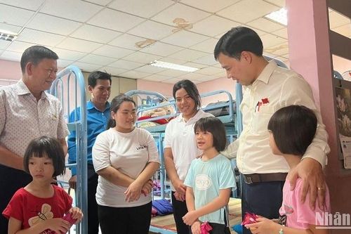 Hỗ trợ trẻ em thực hiện giấy tờ tùy thân