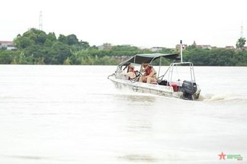 Khuyến cáo phương tiện đường thủy lưu thông trong mùa mưa lũ