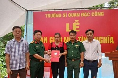 Trường Sĩ quan Đặc công bàn giao nhà tình nghĩa tặng hộ nghèo