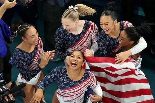 Câu chuyện Olympic: Simon Biles và các đồng đội cùng đoàn kết sát cánh thể hiện khát vọng 'Vàng'