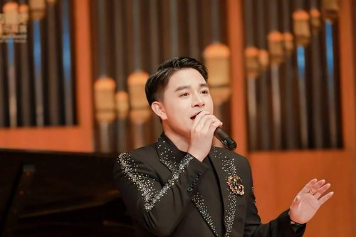 Giọng ca phi giới tính đoạt giải đặc biệt cuộc thi tìm kiếm tài năng âm nhạc trẻ tại Trung Quốc