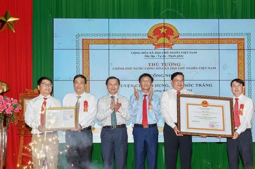 Huyện cù lao lớn nhất sông Hậu đạt chuẩn nông thôn mới