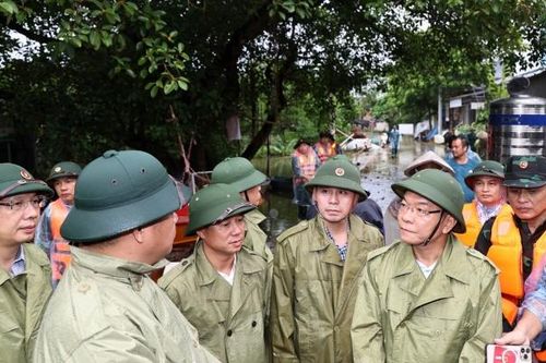 Phó Thủ tướng Lê Thành Long: Hà Nội phải đảm bảo an toàn tuyệt đối cho người dân vùng lũ