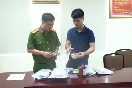 Coi chừng 'tiền mất tật mang' khi mua phải thuốc giả