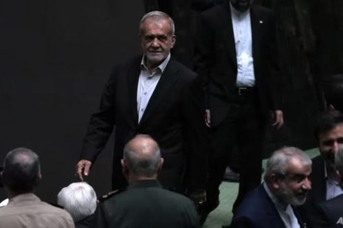 Tổng thống Iran Pezeshkian tuyên thệ nhậm chức