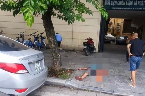 Điều tra vụ người đàn ông bị chém gục trên vỉa hè