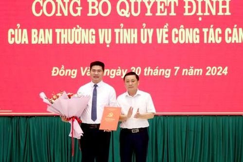 Giám đốc Sở Ngoại vụ Hà Giang được giới thiệu bầu làm Chủ tịch huyện