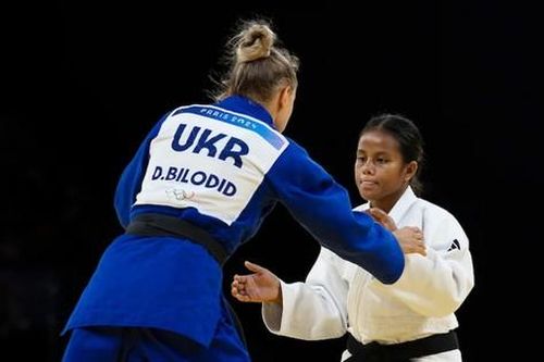 VĐV 15 tuổi bay gần nửa vòng Trái đất đến đấu Olympic đúng 5 giây rồi về