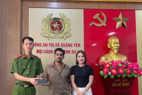 Tìm lại tài sản bị trộm cắp, trao trả cho du khách nước ngoài