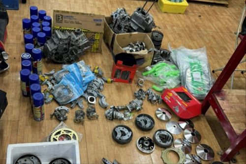 Hàng trăm phụ tùng 'độ chế' xe máy không rõ nguồn gốc xuất xứ