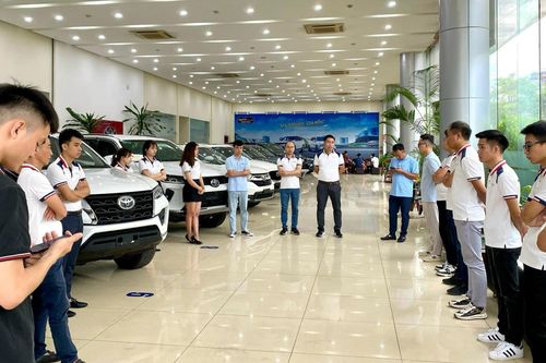 Mua liều thuốc cảm cho khách xem ô tô, đơn hàng 600 triệu lập tức được 'chốt'