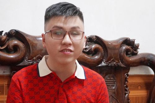 Nam sinh 'học bài bằng đôi mắt của bà' trúng tuyển loạt đại học top đầu
