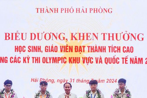 Hải Phòng thưởng nửa tỷ đồng cho nam sinh đạt Huy chương Vàng Olympic quốc tế