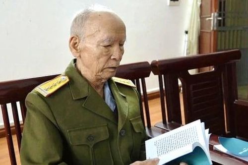 Đại tá 92 tuổi lần đầu chia sẻ bí quyết sống thọ, không làm phiền con cháu