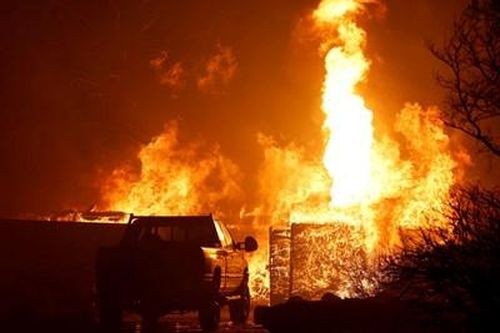 Những hình ảnh cháy rừng như ngày tận thế ở California, Mỹ