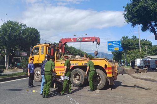 Kiểm sát dựng lại hiện trường vụ tai nạn giao thông ở huyện Hòa Vang