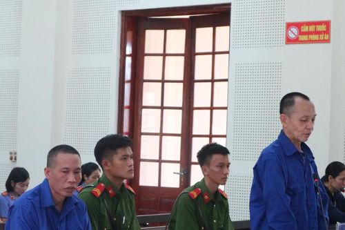 Cặp đôi vừa ra tù lại... thêm tội