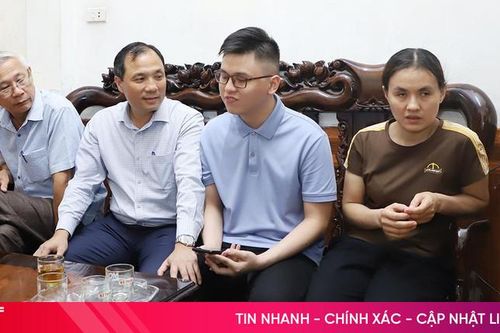 Bí thư Tỉnh ủy chúc mừng, động viên học sinh khiếm thị, hoàn cảnh khó khăn đậu đại học