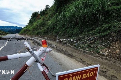 Rà soát các điểm có nguy cơ ngập lụt, sạt lở để cảnh báo, cấm đường