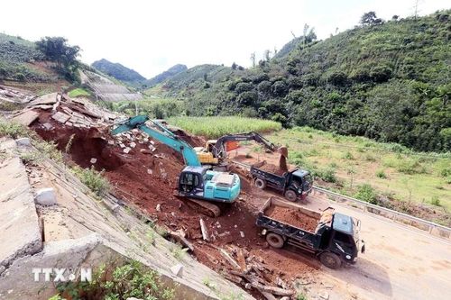 Bộ trưởng GTVT gửi tâm thư đến người lao động đường bộ khắc phục bão lũ