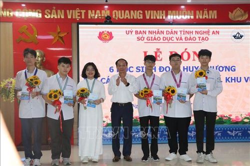 Nghệ An: Khen thưởng 6 học sinh đạt giải cao tại các Kỳ thi Olympic Quốc tế và khu vực