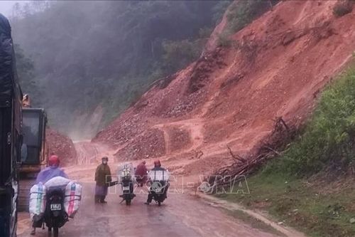 Cao Bằng: Mưa lũ kéo dài, nhiều tuyến đường sạt lở, hoa màu ngập úng