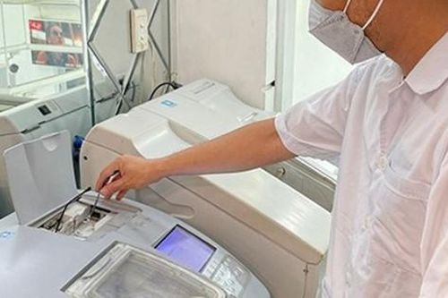 Quy trình mài lắp kính tự động hiện đại tại Mắt Kính Hàng Hiệu