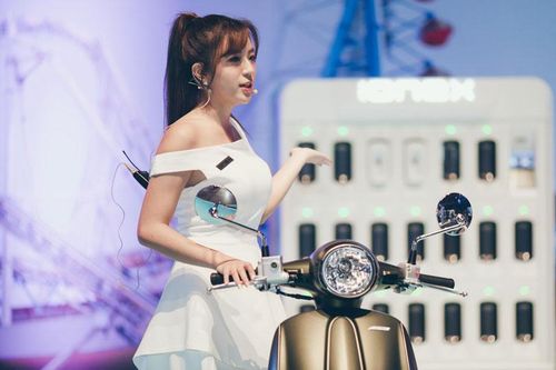 Dàn mỹ nhân khoe sắc bên xe SYM