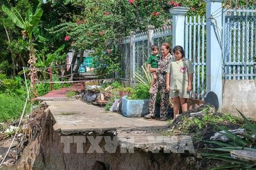 Cần Thơ tiếp tục thiệt hại do sạt lở bờ sông