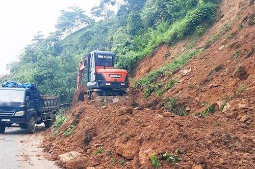 Lào Cai: Khẩn trương khắc phục sạt lở các tuyến đường giao thông do mưa lũ