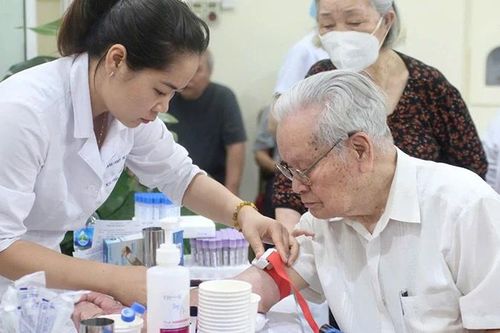 Cảnh báo sốc nhiệt, đột quỵ do nắng nóng