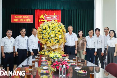 Lãnh đạo thành phố chúc mừng kỷ niệm 94 năm ngày truyền thống ngành Tuyên giáo của Đảng