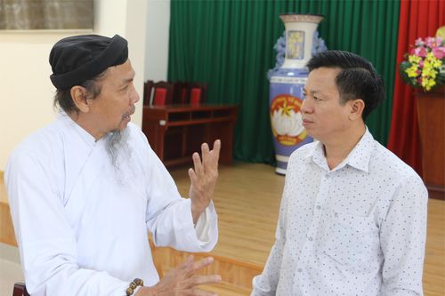 Chức sắc, chức việc và tín đồ tuân thủ pháp luật và hiến chương tôn giáo