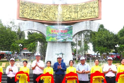 232 gian hàng tham gia Hội chợ nông sản, thực phẩm vùng đồng bào dân tộc thiểu số và miền núi huyện Kbang