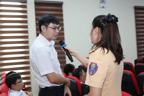 PC Lào Cai: Tuyên truyền kiến thức an toàn giao thông cho cán bộ, công nhân viên