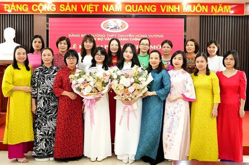 Trường THPT Chuyên Hùng Vương chú trọng phát triển Đảng trong học sinh