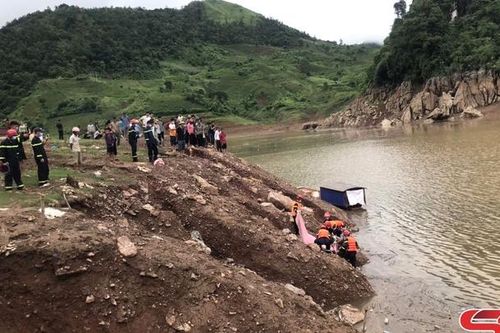 Tìm thấy thi thể cháu bé sau 3 ngày bị lũ cuốn trôi